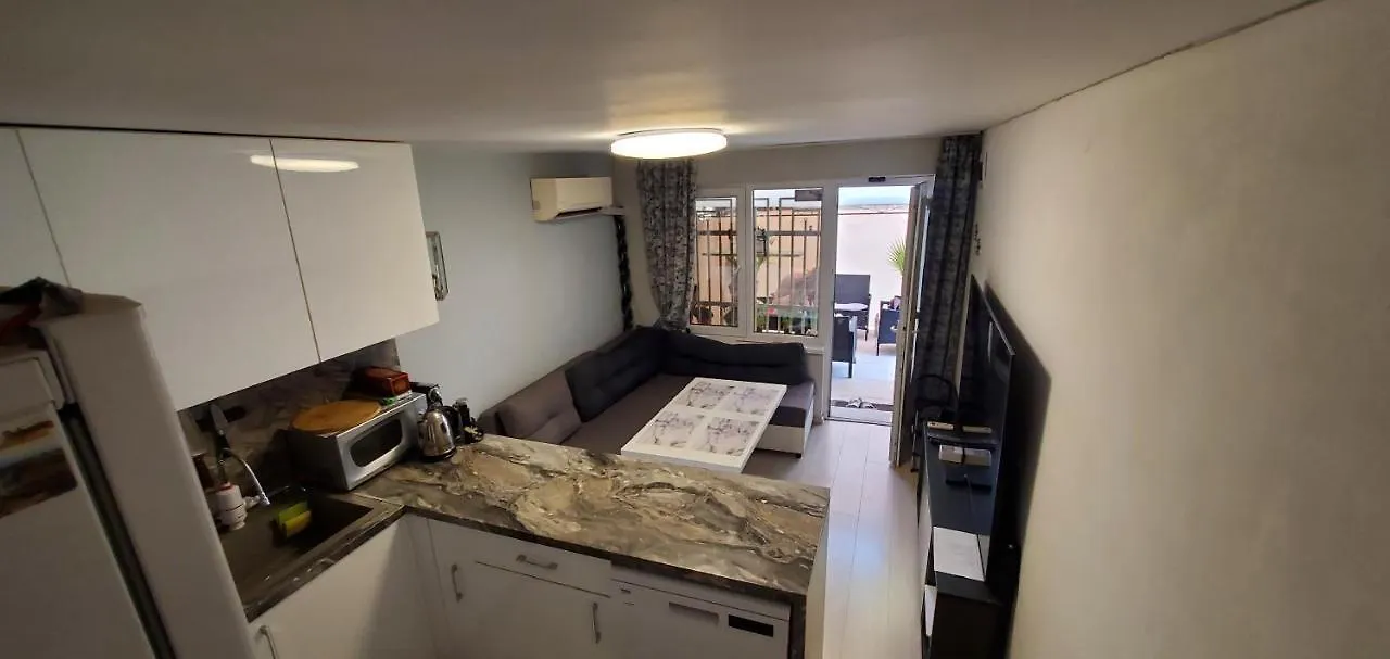 Villa 2 Bedroom House In Downtown With Garden Next To The Beach,Sea Garden 5 Min By Walk Burgas Bulgária