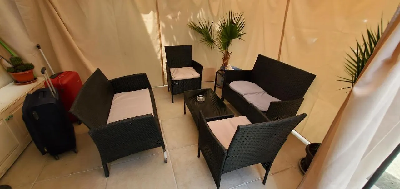2 Bedroom House In Downtown With Garden Next To The Beach,Sea Garden 5 Min By Walk Burgas