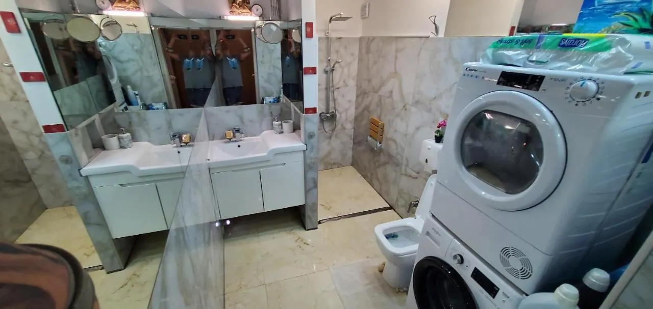 2 Bedroom House In Downtown With Garden Next To The Beach,Sea Garden 5 Min By Walk Burgas 0*,