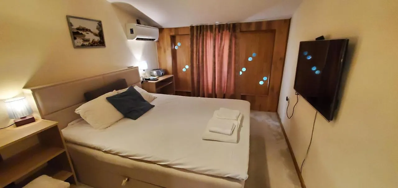 2 Bedroom House In Downtown With Garden Next To The Beach,Sea Garden 5 Min By Walk Burgas Villa