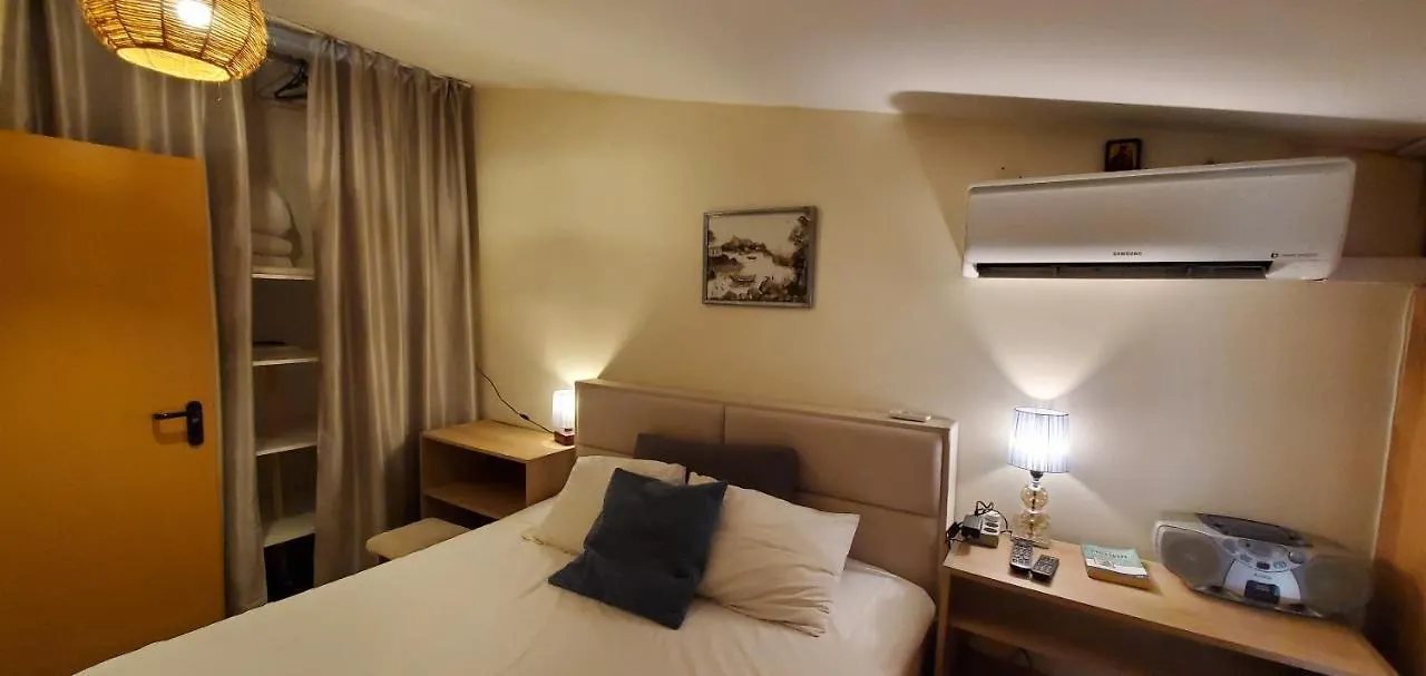 Villa 2 Bedroom House In Downtown With Garden Next To The Beach,Sea Garden 5 Min By Walk Burgas Bulgária