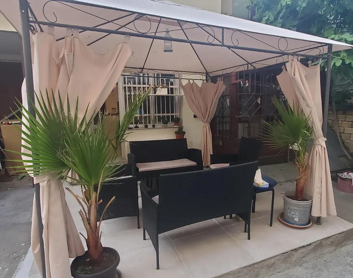 2 Bedroom House In Downtown With Garden Next To The Beach,Sea Garden 5 Min By Walk Burgas