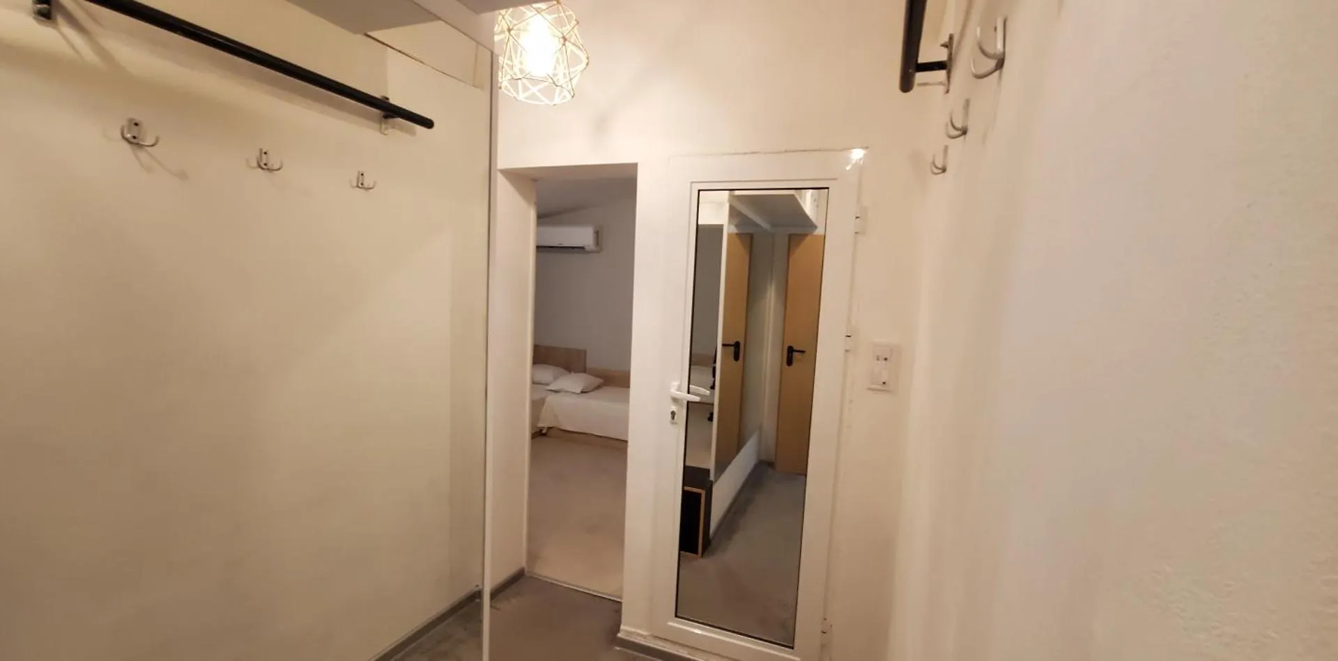 2 Bedroom House In Downtown With Garden Next To The Beach,Sea Garden 5 Min By Walk Burgas