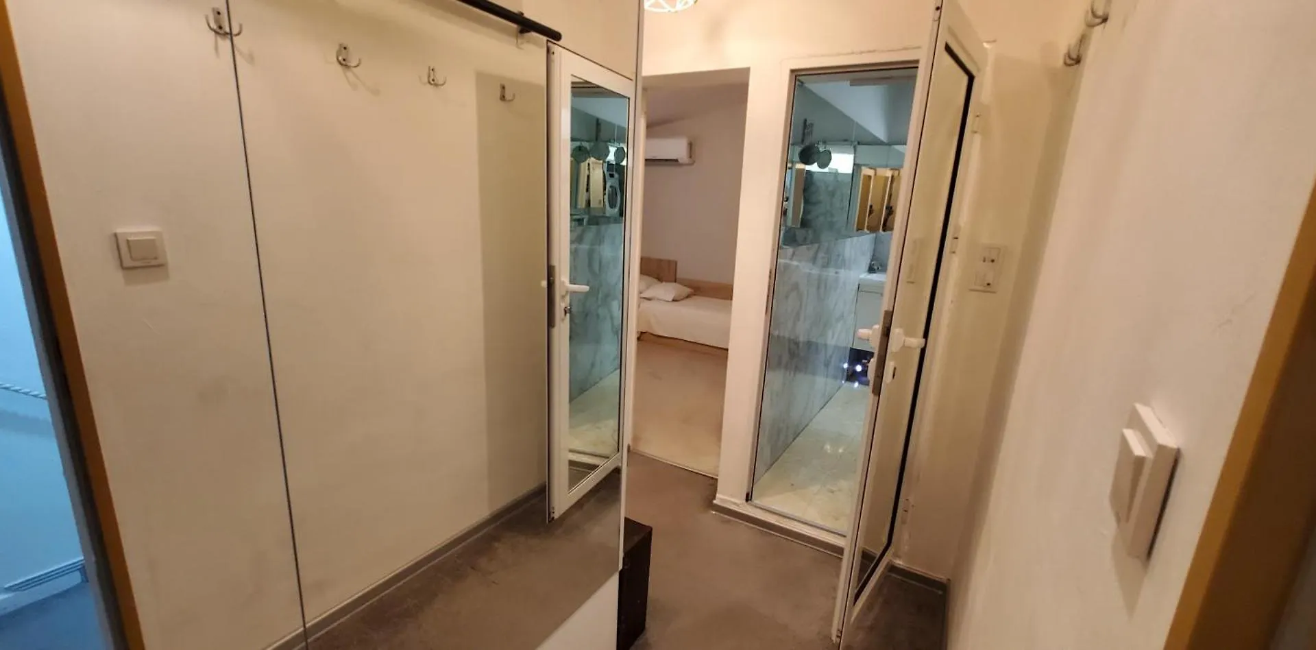 Villa 2 Bedroom House In Downtown With Garden Next To The Beach,Sea Garden 5 Min By Walk Burgas