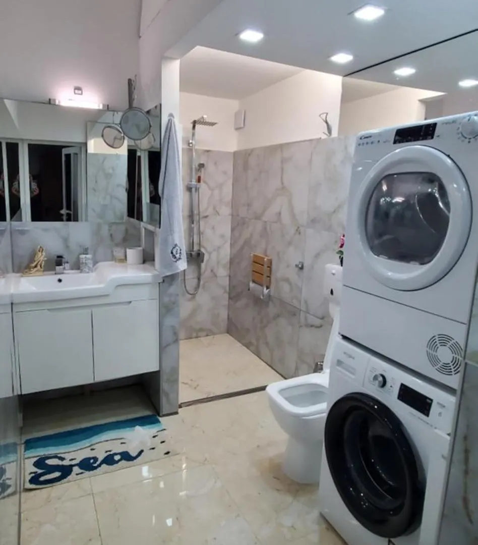 2 Bedroom House In Downtown With Garden Next To The Beach,Sea Garden 5 Min By Walk Burgas Bulgária