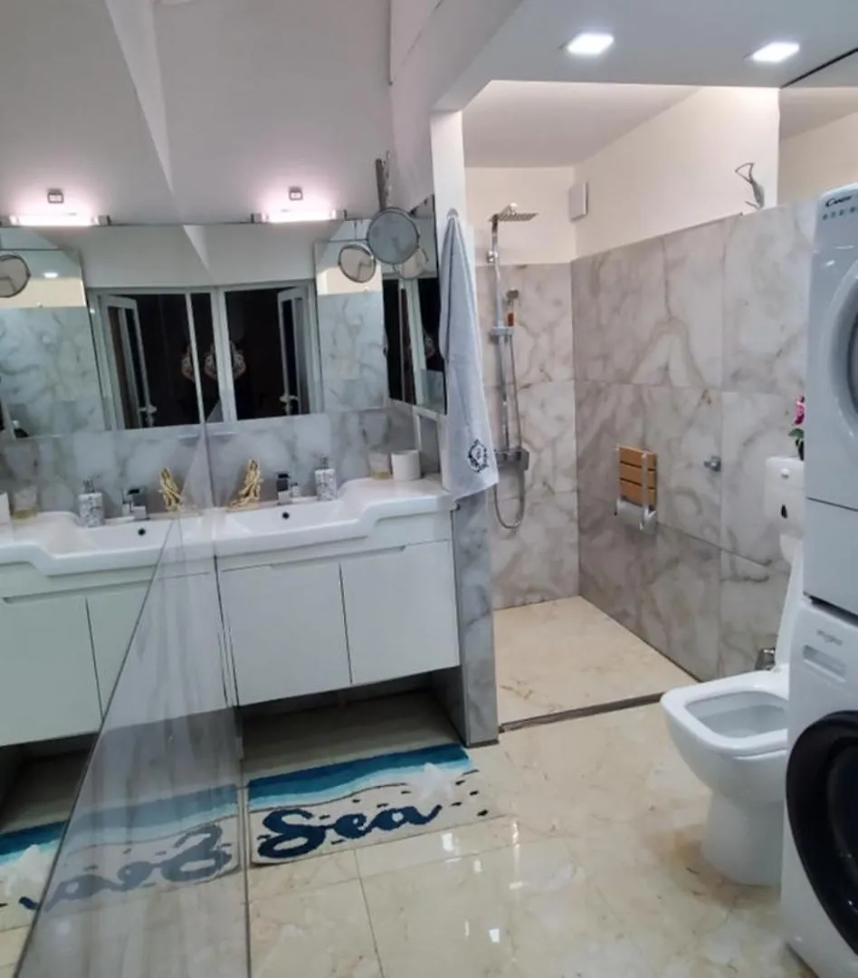Villa 2 Bedroom House In Downtown With Garden Next To The Beach,Sea Garden 5 Min By Walk Burgas