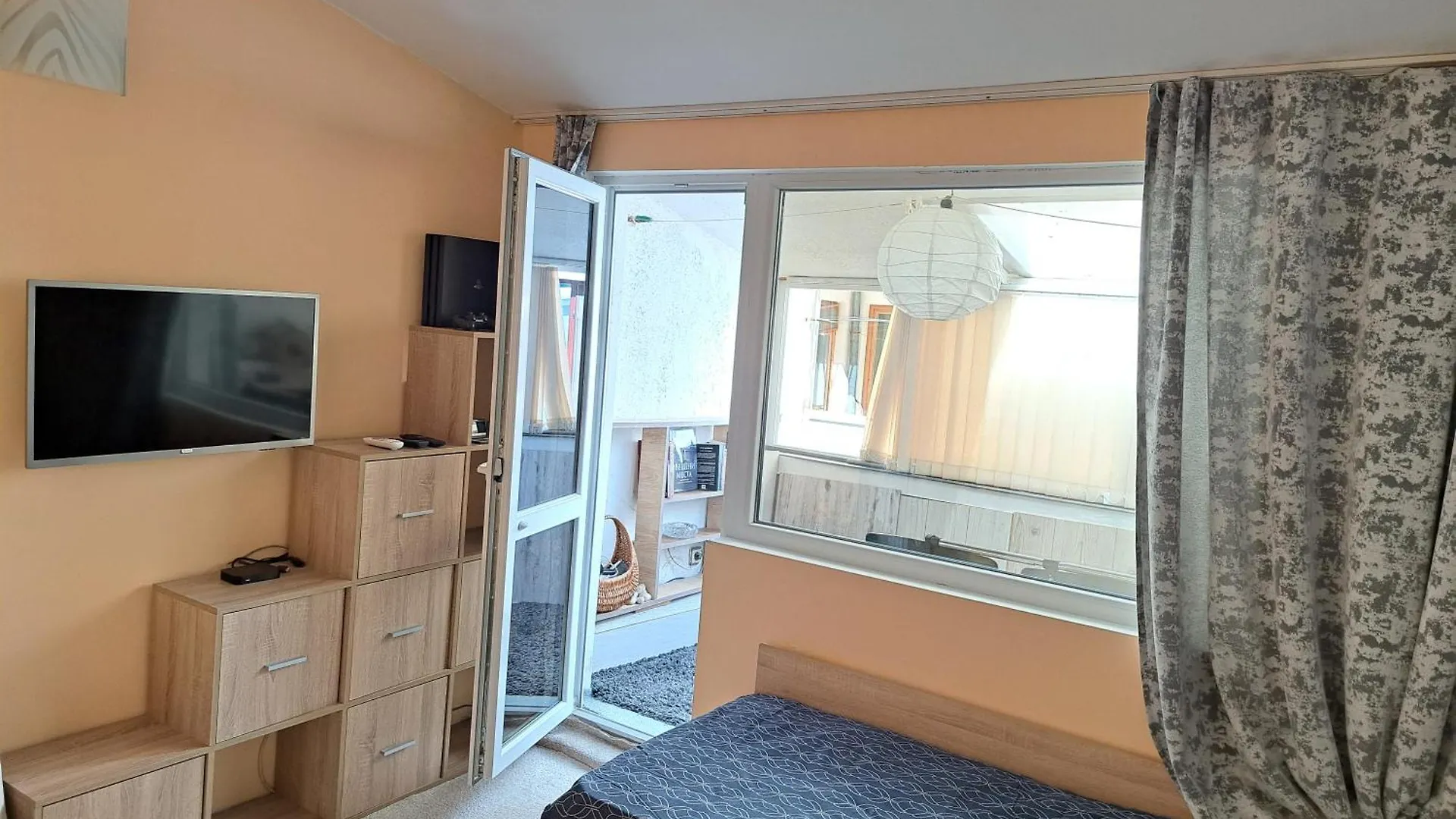 Villa 2 Bedroom House In Downtown With Garden Next To The Beach,Sea Garden 5 Min By Walk Burgas