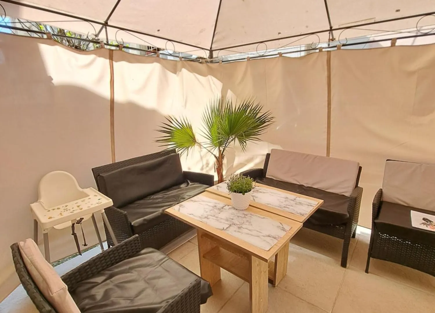 2 Bedroom House In Downtown With Garden Next To The Beach,Sea Garden 5 Min By Walk Burgas Villa